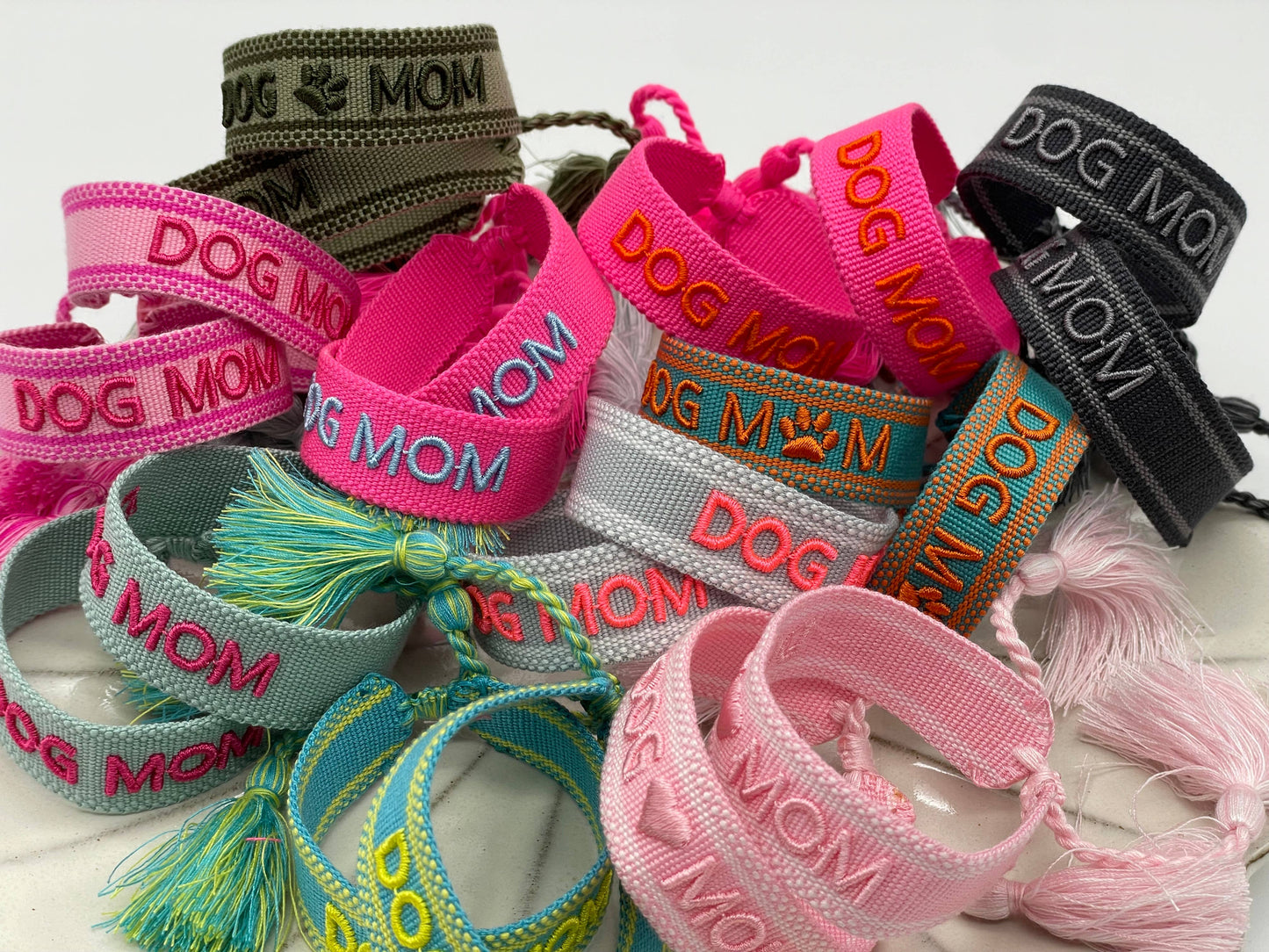 DOG MOM statement armband vävt, broderat