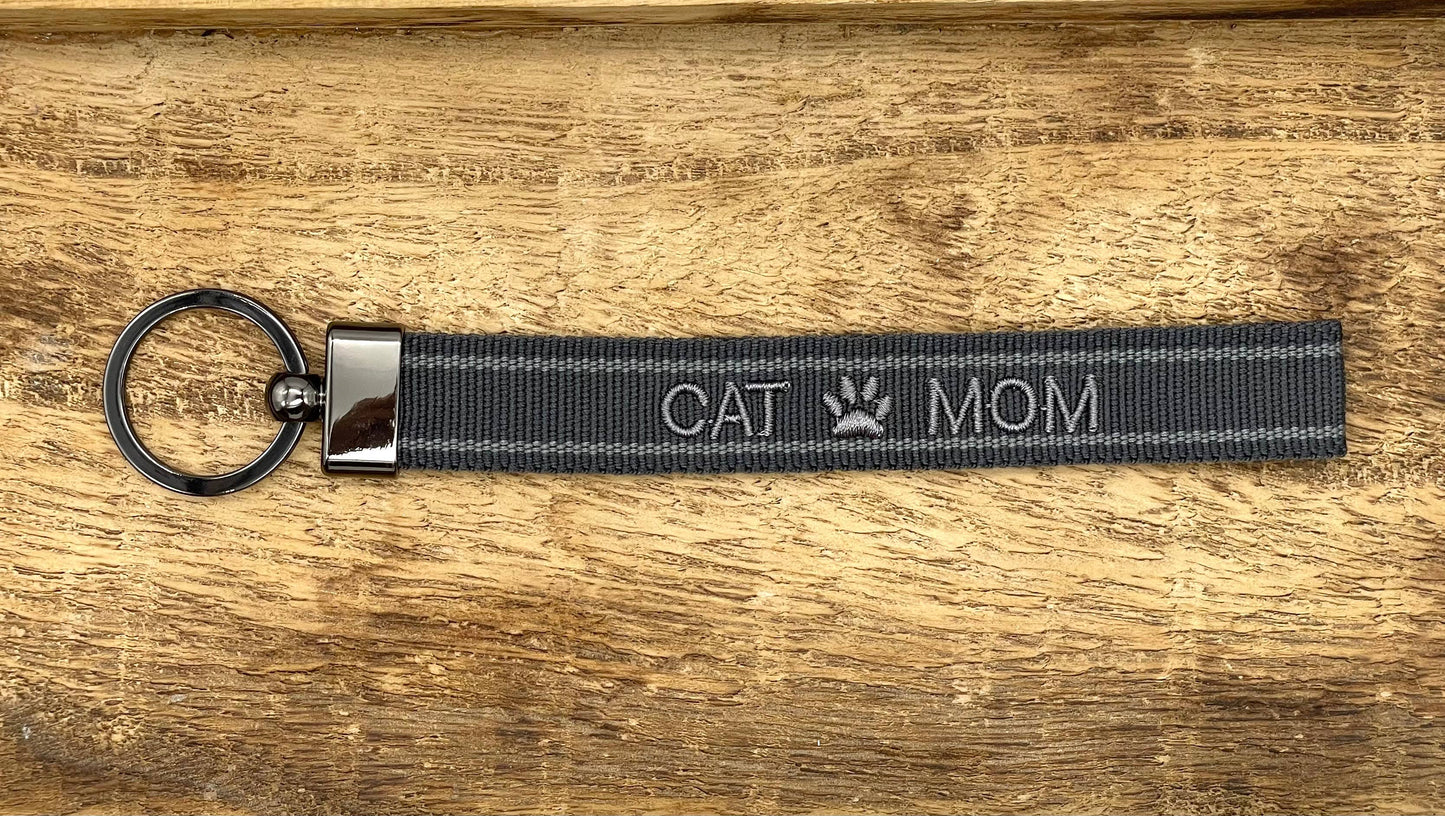 CAT MOM -  Vävd broderad nyckelring