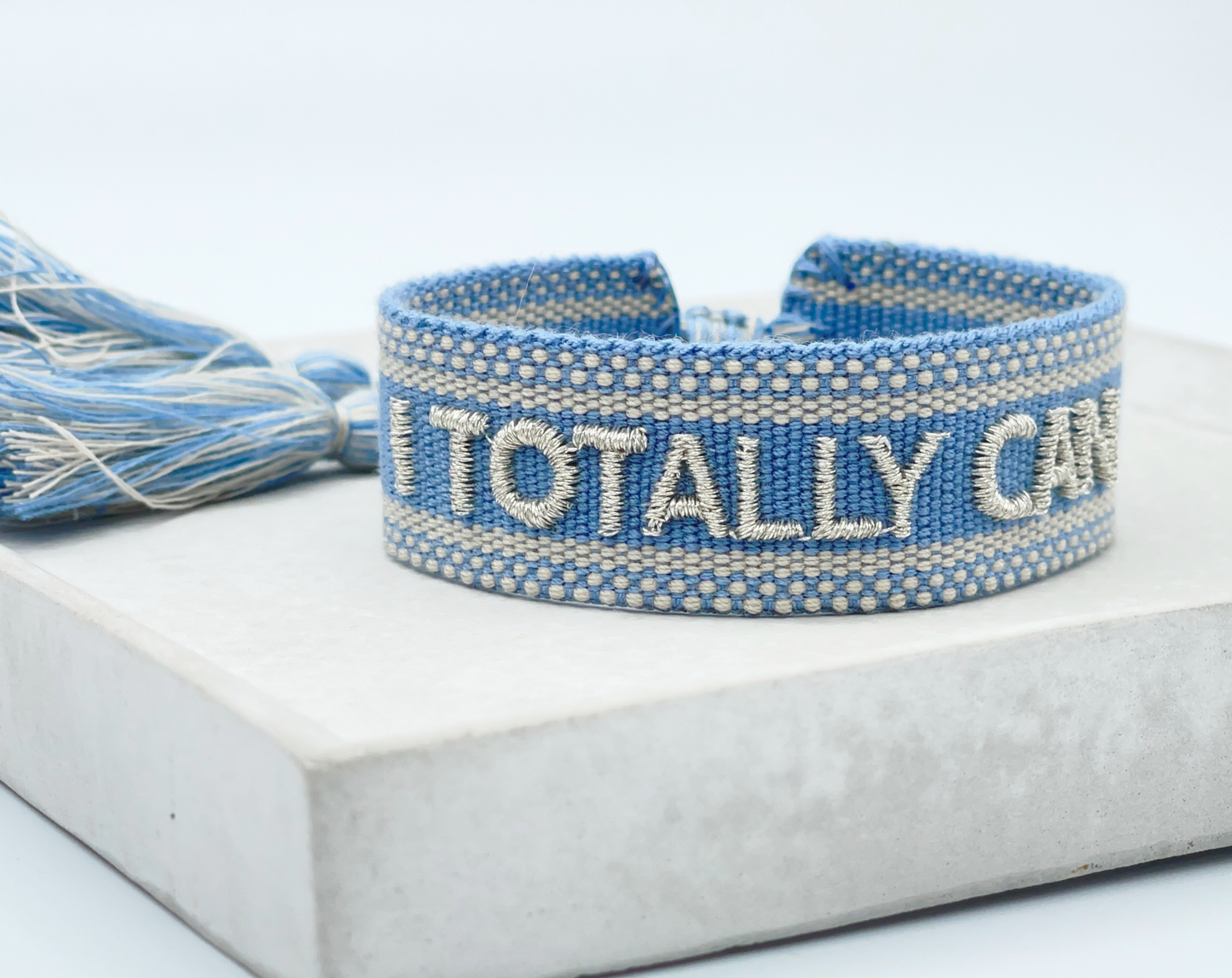 I TOTALLY CAN  armband vävt, broderat
