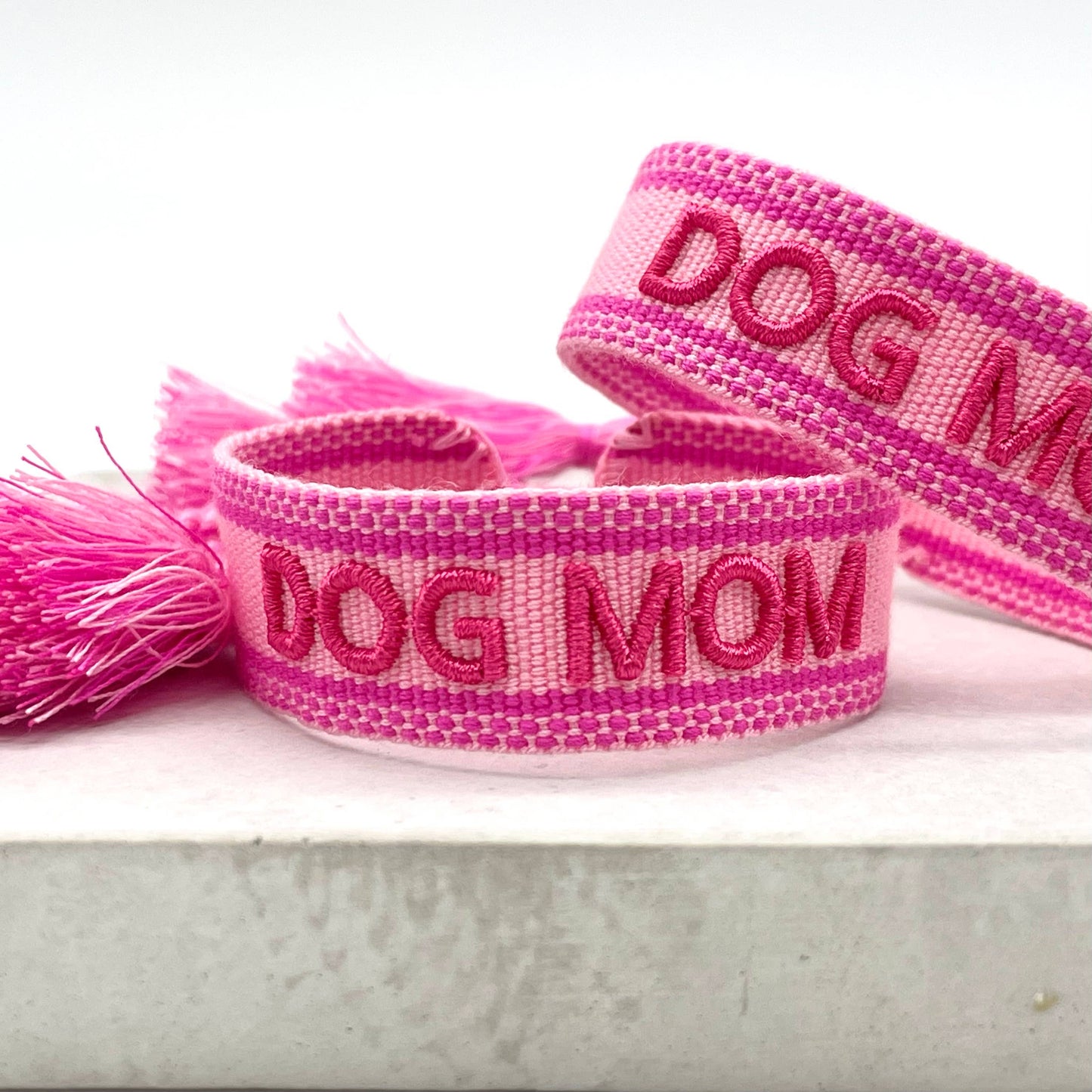 DOG MOM statement armband vävt med brodyr, boho-stil