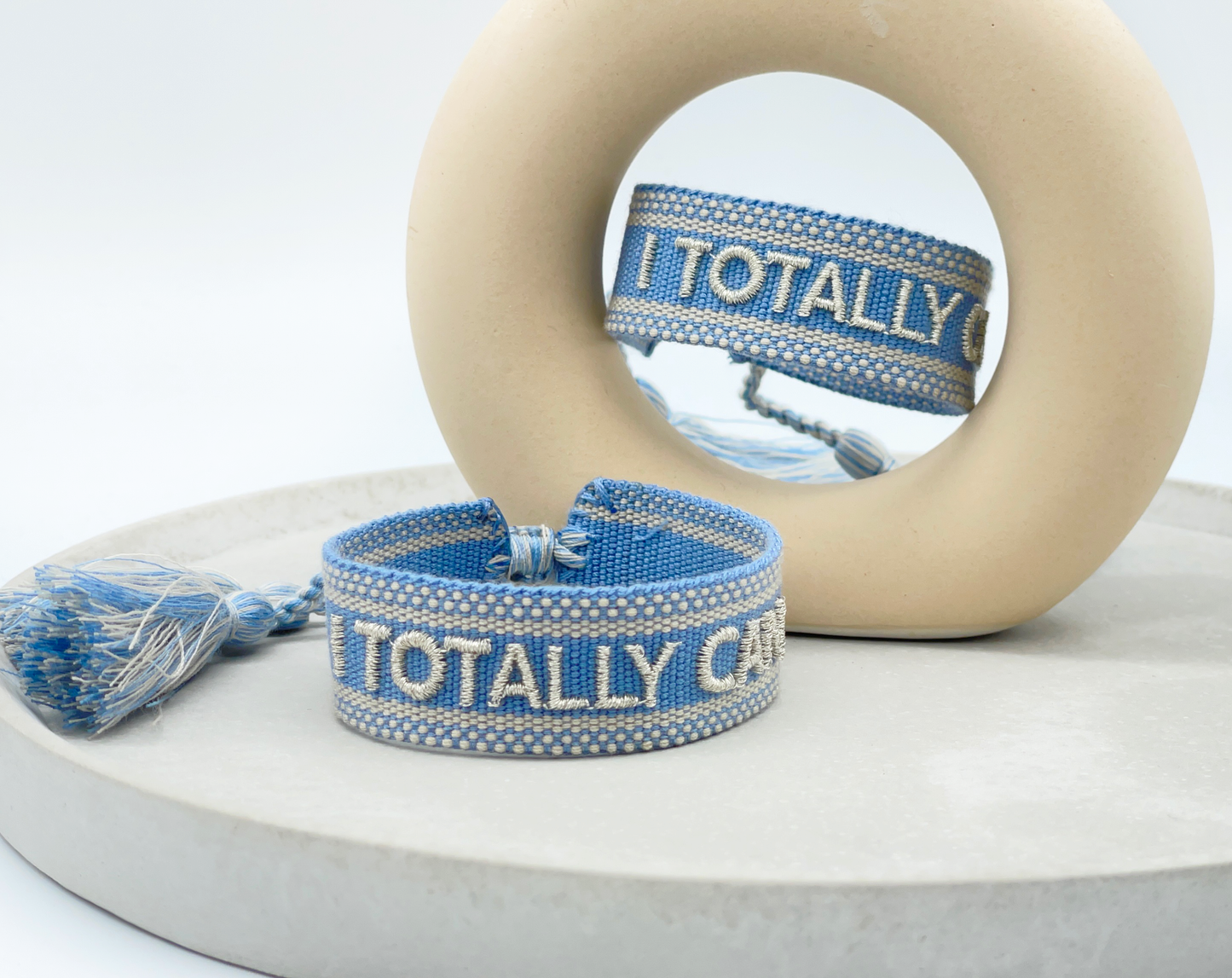 I TOTALLY CAN  armband vävt, broderat